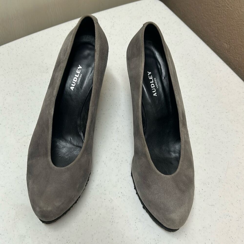 Audley London Suede Pumps